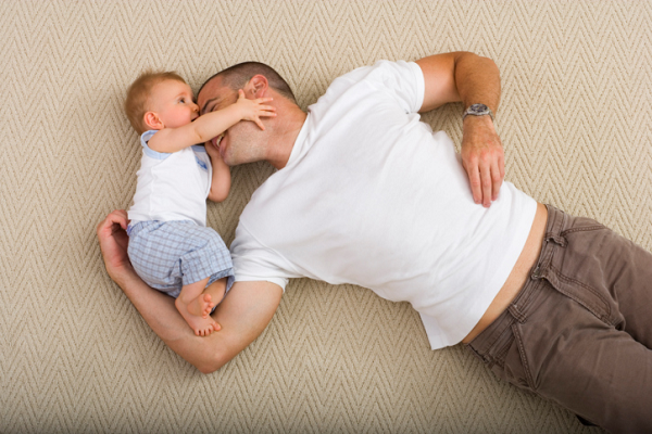 Майбутній тато: як батько впливає на немовля?