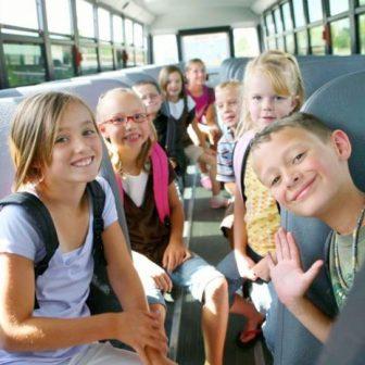 Якою має бути поведінка дітей у суспільному транспорті