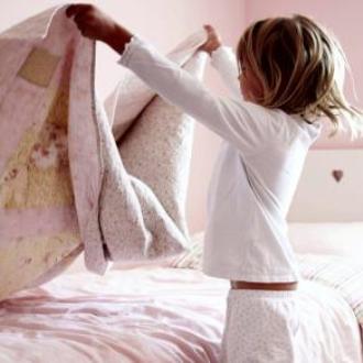 5 важливих порад для батьків, які допоможуть навчити дитину застеляти ліжко