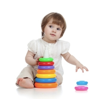 Складаємо пірамідку: 5 порад батькам, як зацікавити дитину цією іграшкою