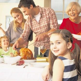 10 важливих складових спільної вечері, аби назавжди зробити її сімейною традицією