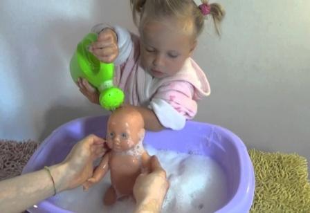 Гра у ванній «Купання ляльки»