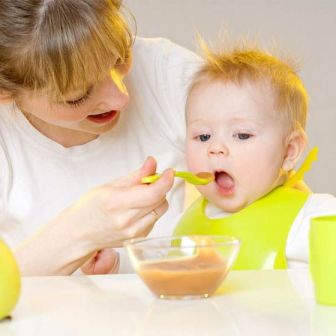 Правила введення прикорму для малюка першого року життя (частина 1)