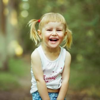 Жити з посмішкою: як розвинути почуття гумору дитини