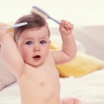 Як правильно доглядати за дитячим волоссям?