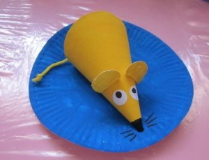 Мишка на тарілочці