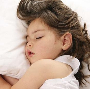 Що поганого в тому, що дитина звикла пізно лягати спати?