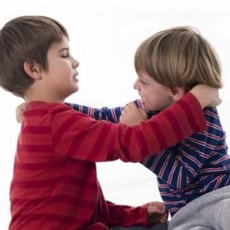 Як відучити малюка битися з іншими дітьми