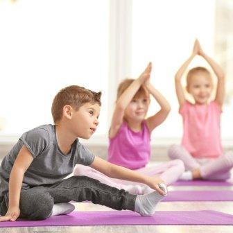 Йога для дітей: користь та обмеження